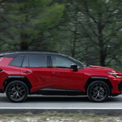 2026_RAV4 HEV_GRS_Emotional Red_dynamic_020
