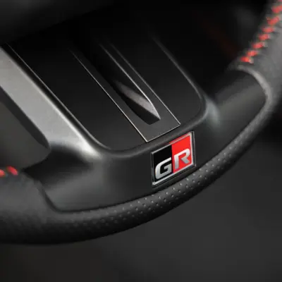 2026_RAV4 HEV_GRS_Emotional Red_interior_037