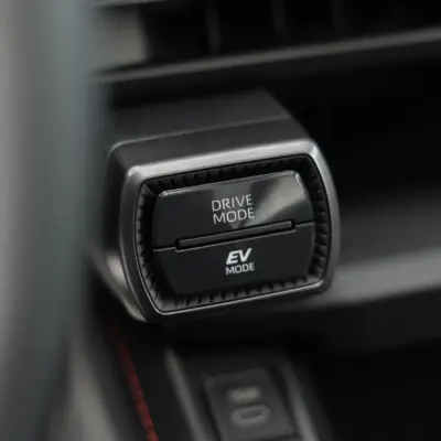 2026_RAV4 HEV_GRS_Emotional Red_interior_039
