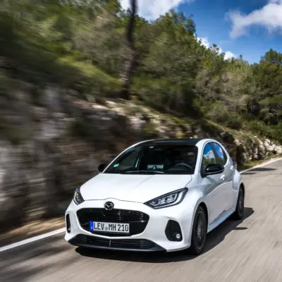 2026_mazda2-hybrid_spain_act-12_lowres