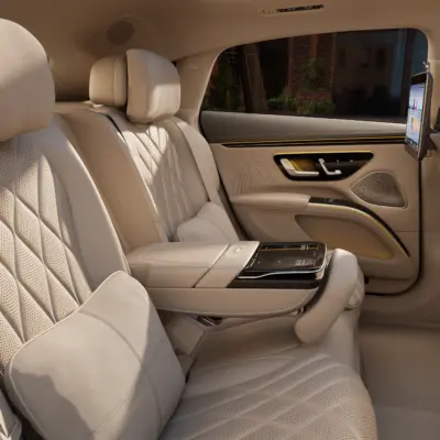 Der neue EQS: Weiter denken, weiter fahrenThe new Mercedes-Benz EQS: Smarter than ever. Further than ever.