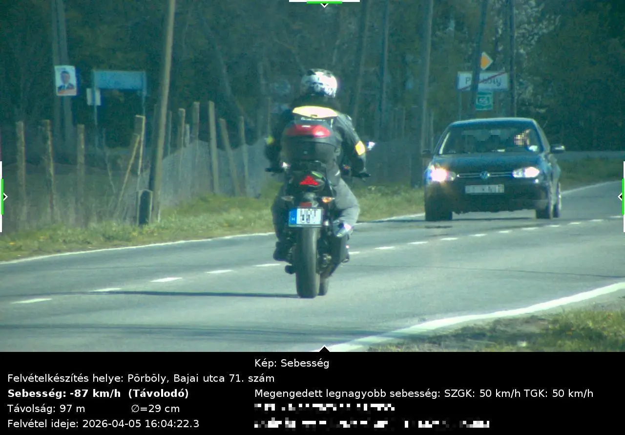 Elindultak motorozni, végül az apát és a fiát is megbüntették!