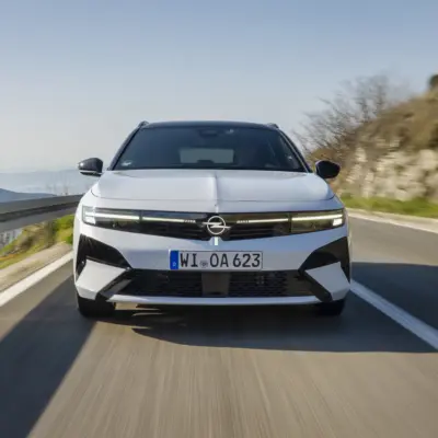 Opel Astra SP MHEV Wei 00010