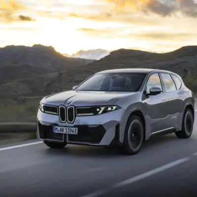 P90626543_highRes_the-new-bmw-ix3-50-x
