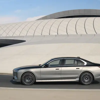 P90636053_highRes_bmw-740-xdrive-04-20