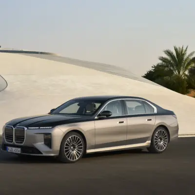 P90636073_highRes_bmw-740-xdrive-04-20
