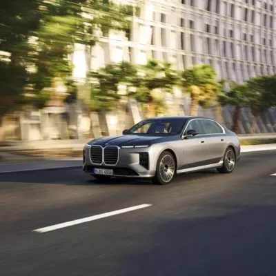 P90636085_highRes_bmw-740-xdrive-04-20