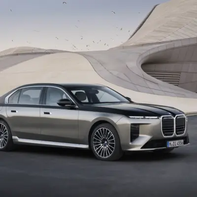 P90636088_highRes_bmw-740-xdrive-04-20