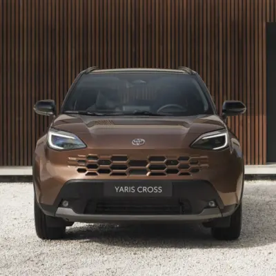 Yaris_Cross_High_Grade_Precious_Bronze_Static-10