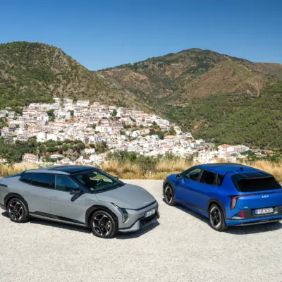 kia-ev4-packshot-hatchback-fastback-print-3600x2400-001